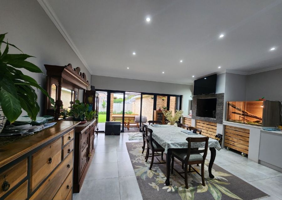 3 Bedroom Property for Sale in King George Park Western Cape